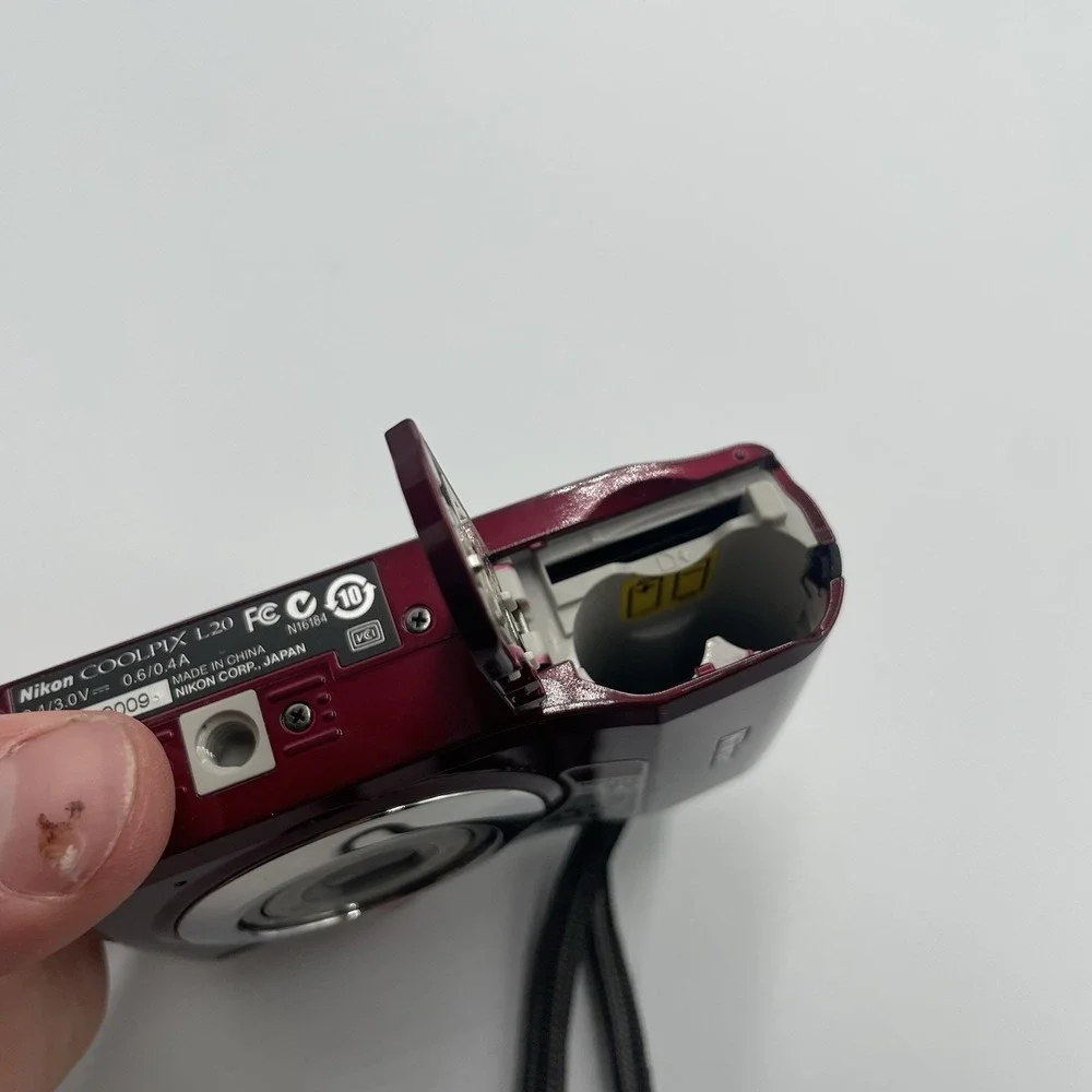 Nikon Coolpix L20 Red Digital Camera 3